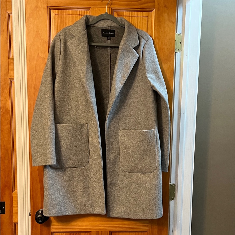 Gray Coat with Pockets, the tag in the pic is from an identical coat in Black.